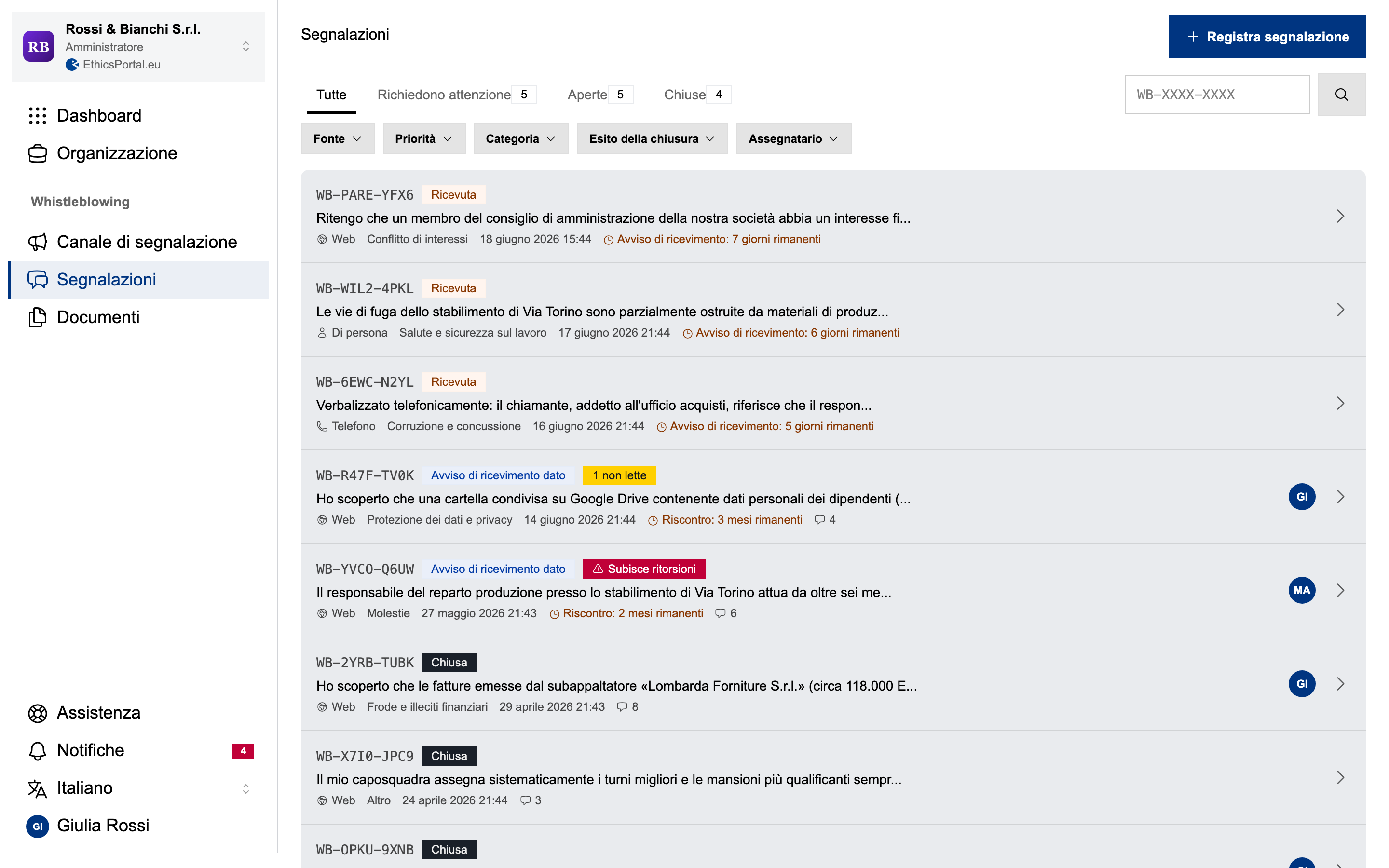 Elenco dei casi di EthicsPortal accanto al portale di segnalazione mobile che i dipendenti utilizzano